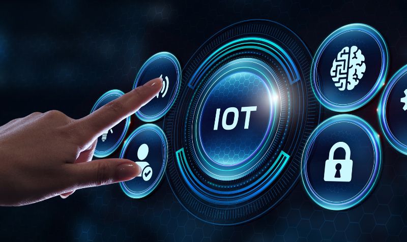 Internet of Things technology IoT placed on the technology circle Allows real-time access to equipment as a system connected to the internet. 